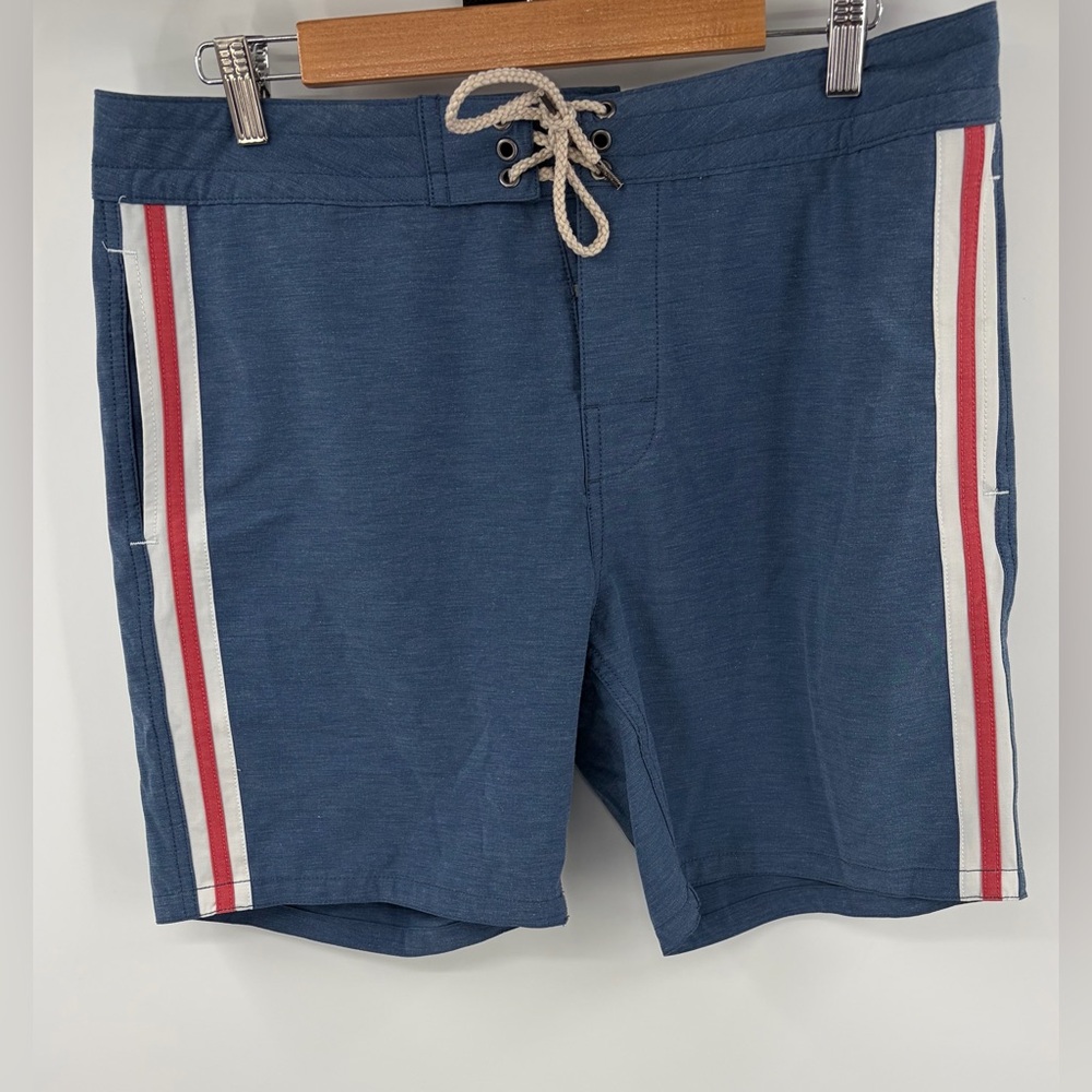 Faherty retro surf stripe blue 7” board short men’s 33 beach swim vacation